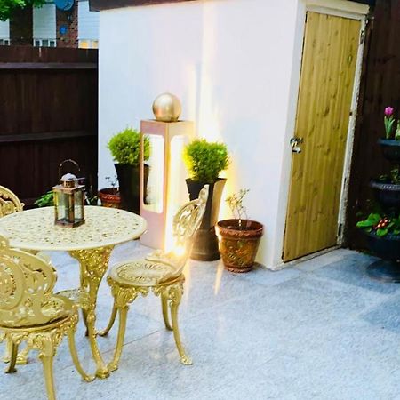 Modern Cosy Room With Private Bathroom Harrow Esterno foto