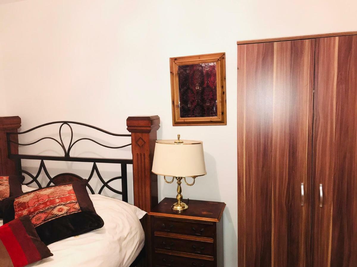 Modern Cosy Room With Private Bathroom Harrow Esterno foto