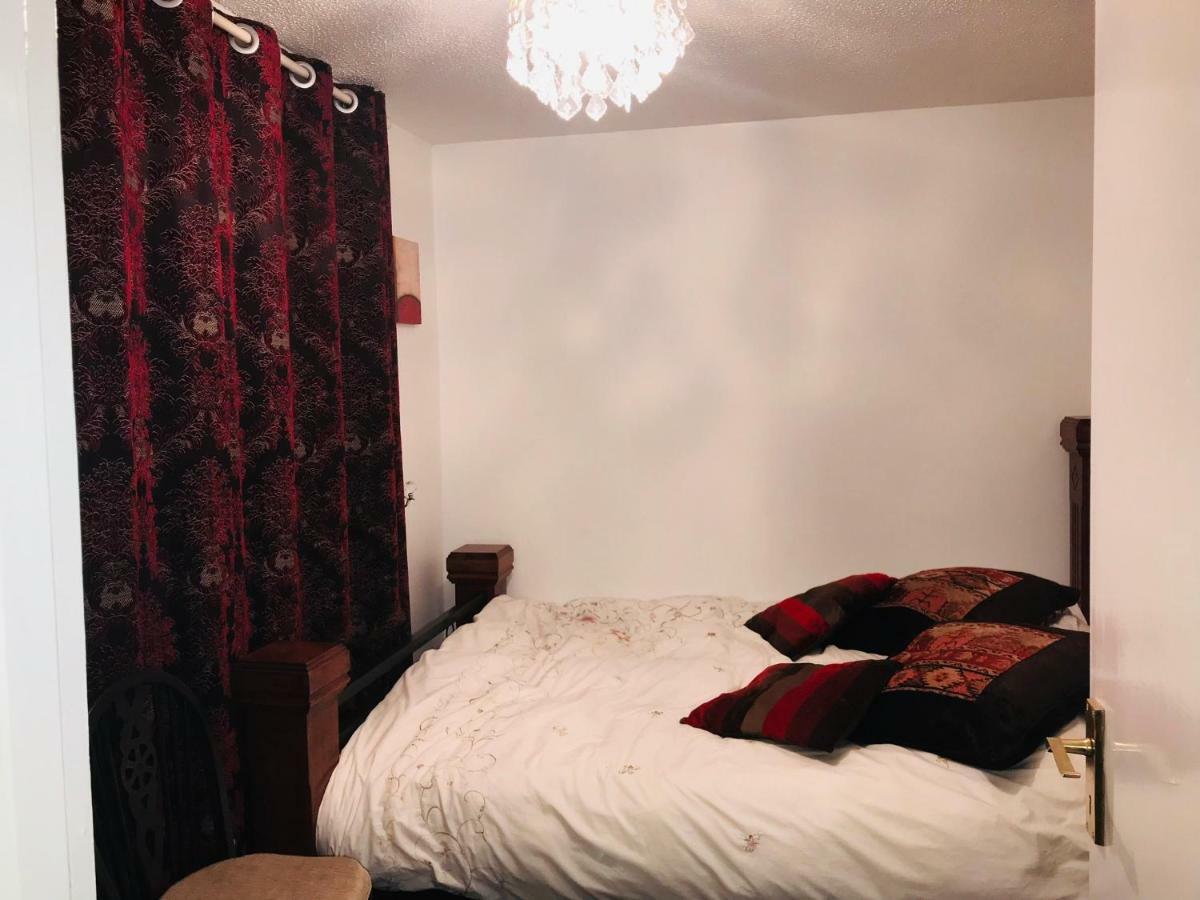 Modern Cosy Room With Private Bathroom Harrow Esterno foto